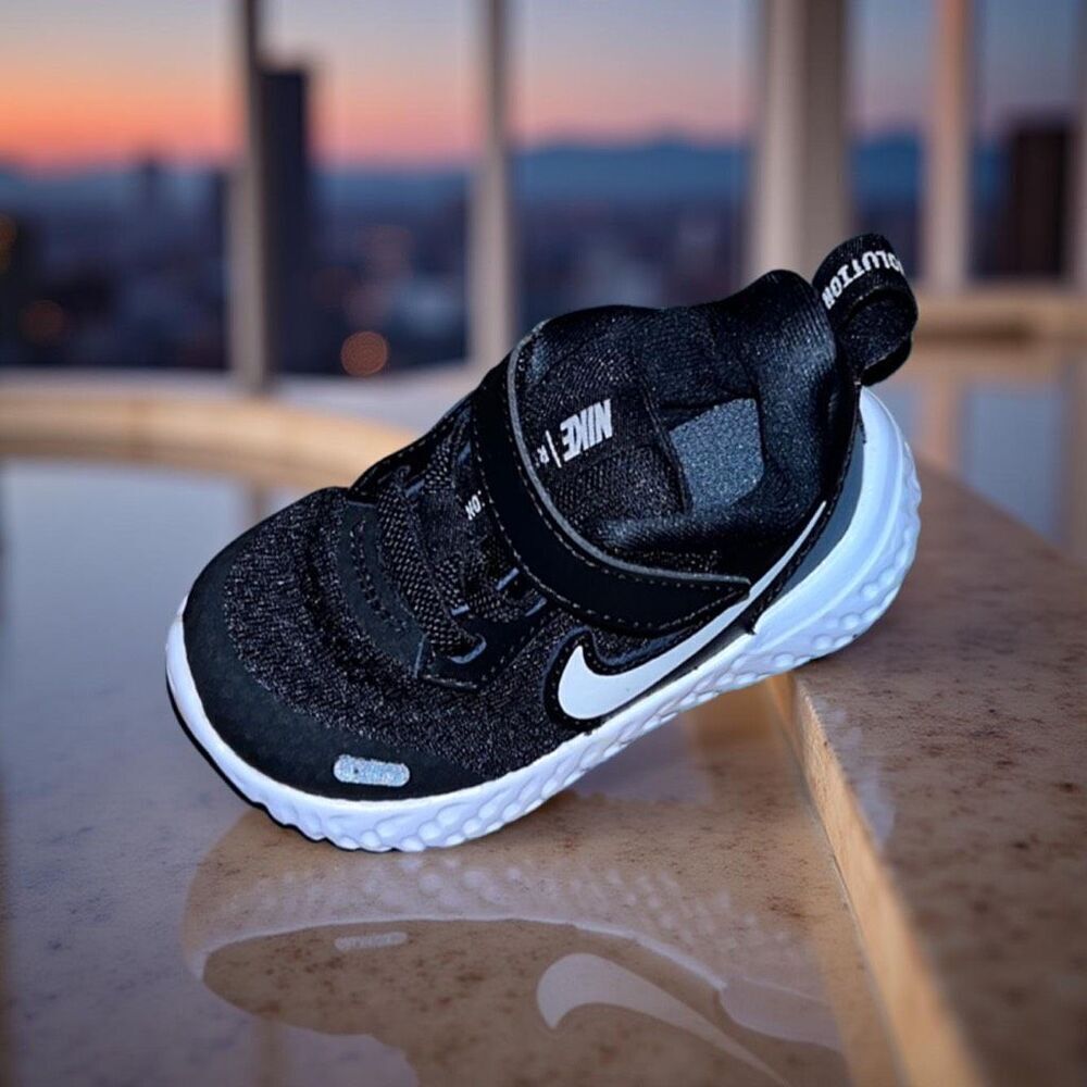 NWOB Toddler Nike Revolution 6 Hook N Loop Running Shoes Size 4C